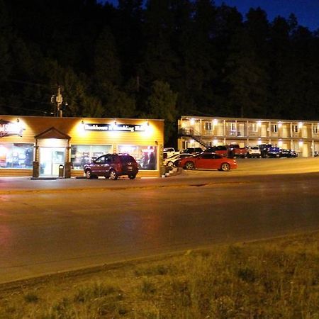 Deadwood Station Bunkhouse And Gambling Hall Exterior photo