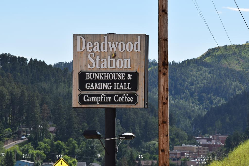 Deadwood Station Bunkhouse And Gambling Hall Exterior photo