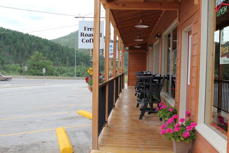 Deadwood Station Bunkhouse And Gambling Hall Exterior photo