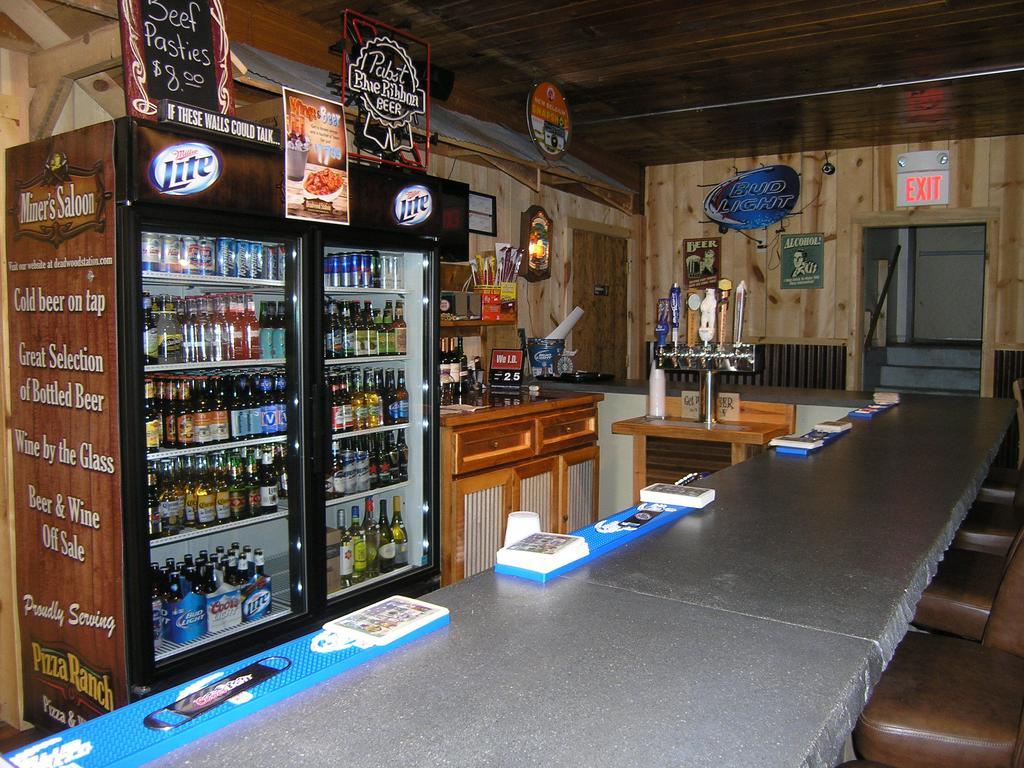 Deadwood Station Bunkhouse And Gambling Hall Exterior photo