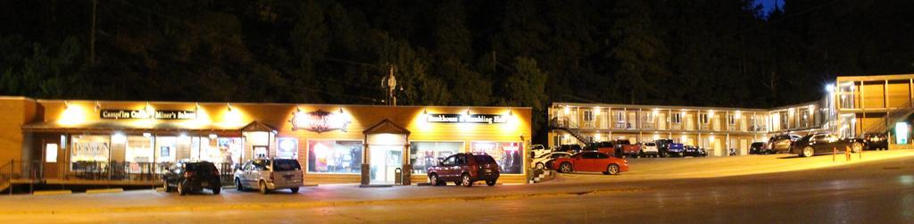 Deadwood Station Bunkhouse And Gambling Hall Exterior photo